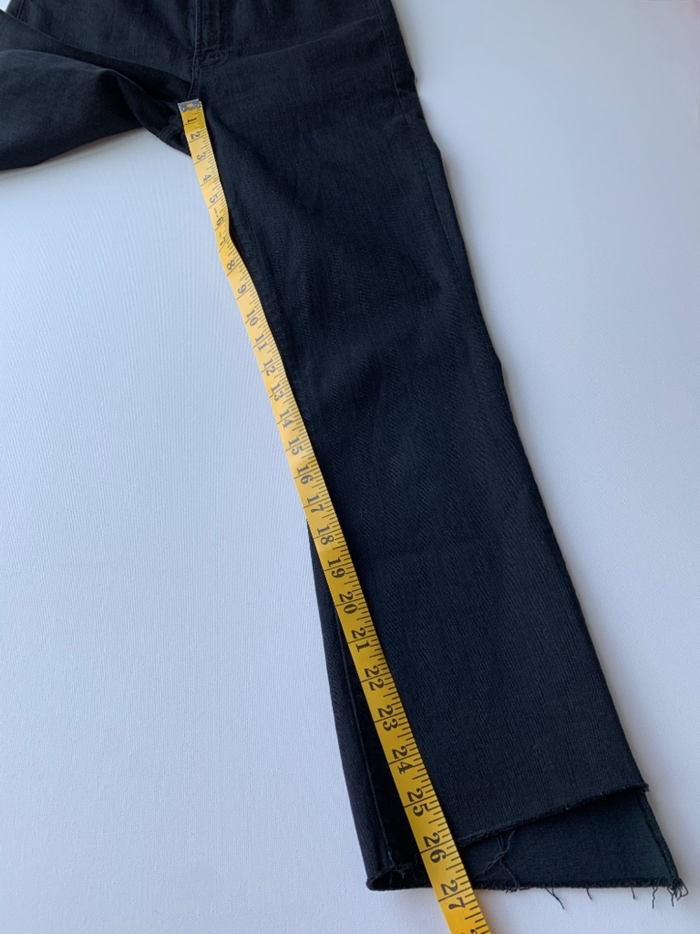 MOTHER The Insider Crop Step Fray jeans Women's Size 28 in Black - Picture 9 of 16